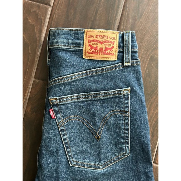 Levi's Women's High Rise Jeans - Classic Blue - Picture 5 of 11